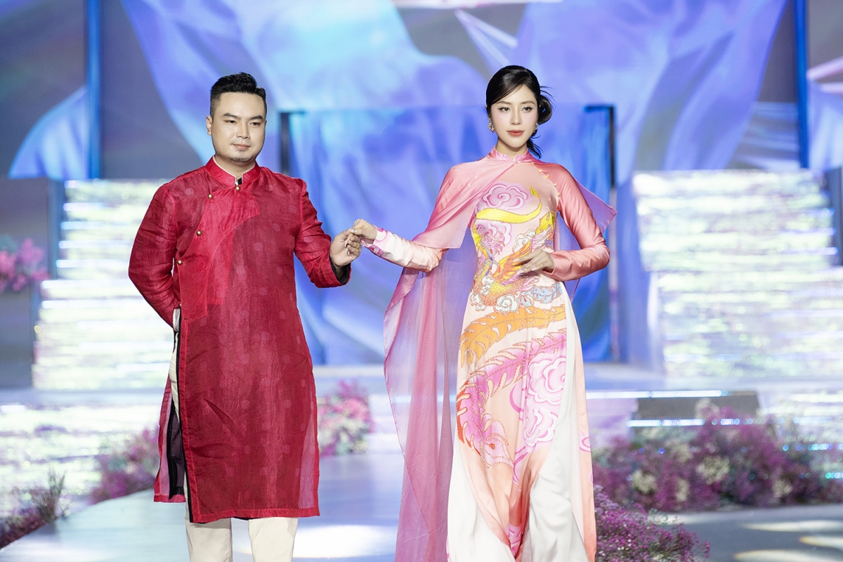 hoa hau to diep ha tu hao quang ba van hoa viet tai le hoi Ao dai tp.hcm hinh anh 3