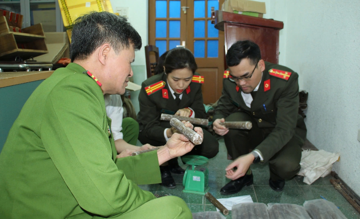 Bắt quả tang 4 đối tượng mua bán trái phép vật liệu nổ ở Thanh Hóa