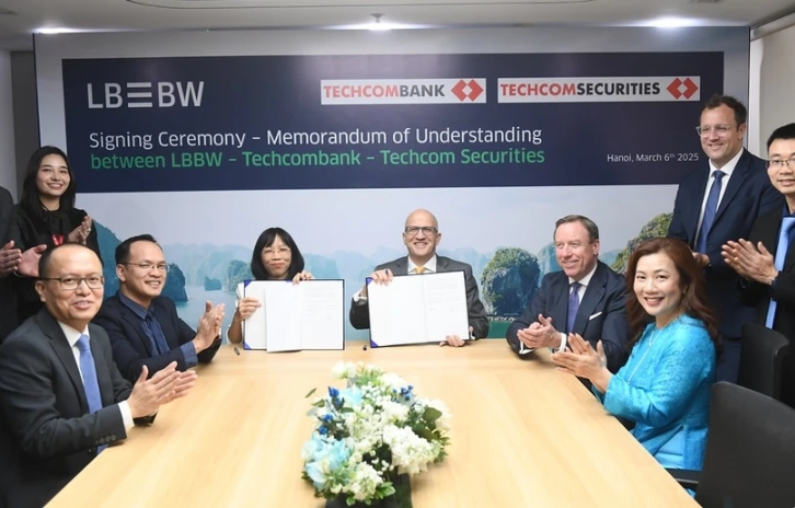 german bank honoured for contributions to vietnam s development picture 1