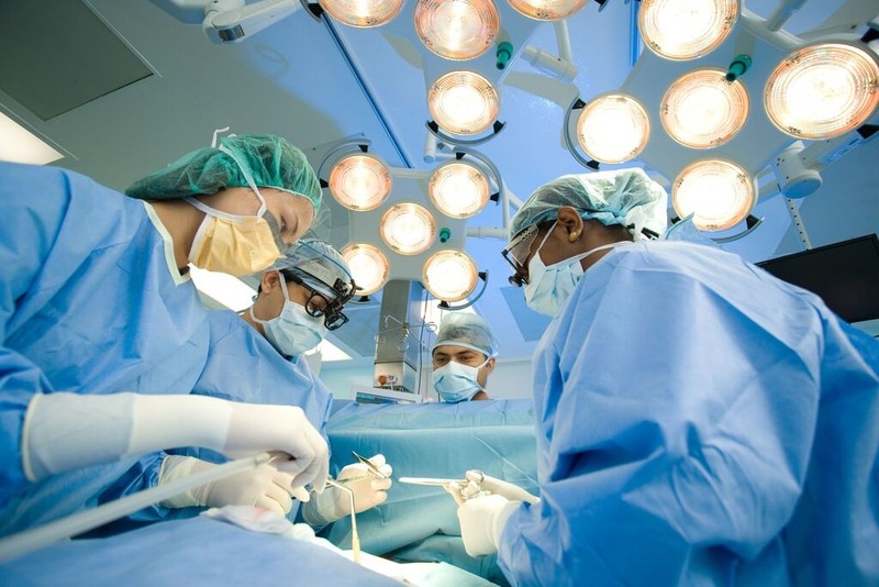 Nam giới sau khi phẫu thuật cắt bỏ tinh hoàn có quan hệ được không?