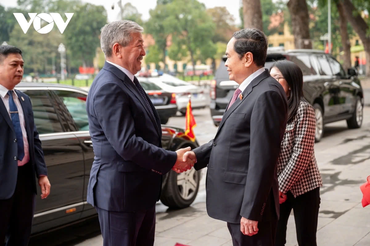 senior leaders pledge to foster vietnam kyrgyzstan relations picture 3