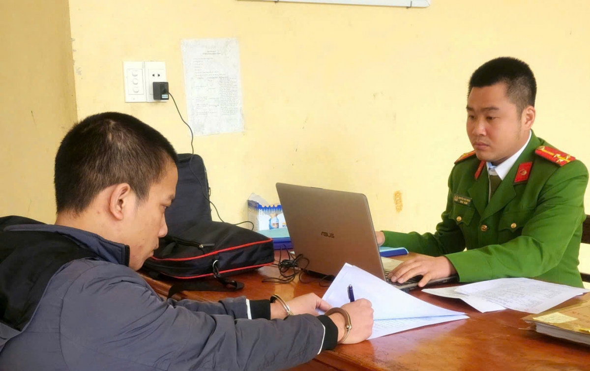 công an quảng trị bắt giữ đối tượng truy nã quốc tế hình ảnh 1 cong an quang tri bat giu doi tuong truy na quoc te hinh anh 1