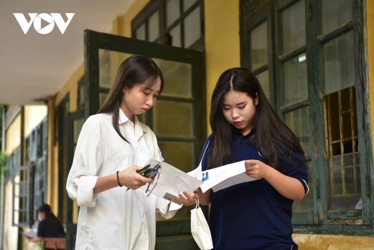 Phí giữ chỗ vào lớp 10 trường tư Hà Nội 2025, cao nhất 30 triệu đồng