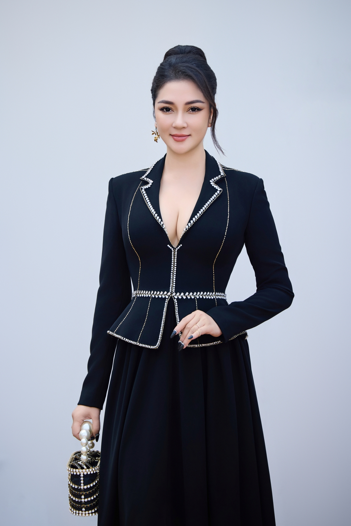 nguyen thi huyen thoi thi hoa hau vo tu toi muc khong trang diem, di thi nhu di hoc hinh anh 3