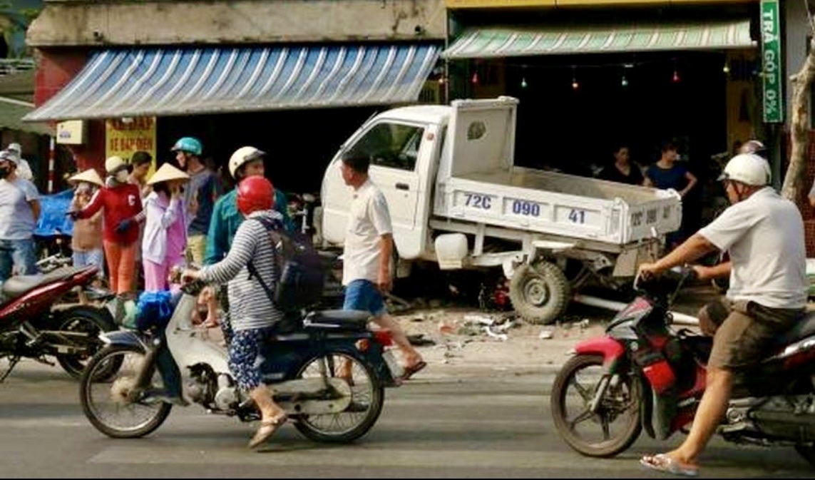 tai xe o to gay tai nan o tp vung tau, nghi do say ruou bia hinh anh 1