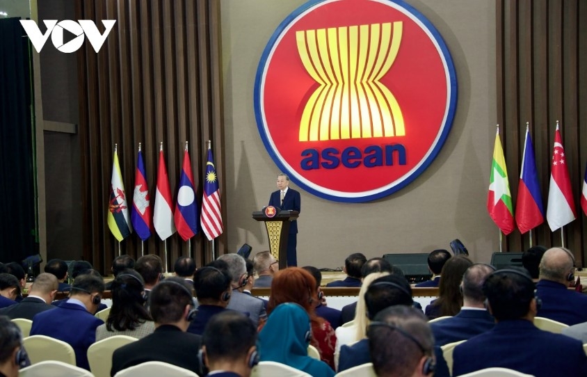 party leader attends ceremony marking vietnam s 30 years of asean membership picture 2