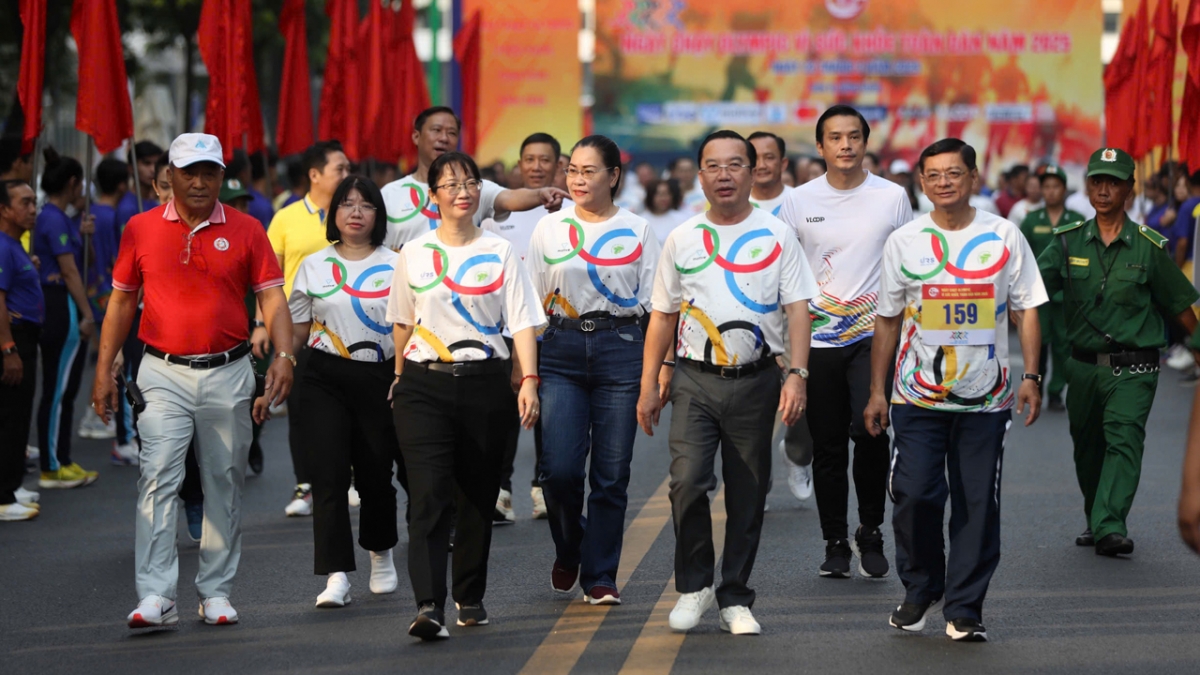 hơn 5.000 người hào hứng hưởng ứng ngày chạy olympic 2025 tại tp.hcm hình ảnh 3 hon 5.000 nguoi hao hung huong ung ngay chay olympic 2025 tai tp.hcm hinh anh 3