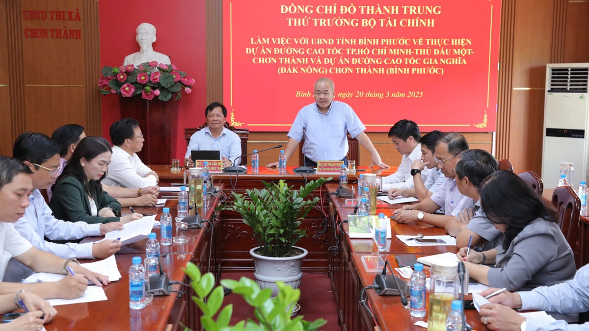 binh phuoc gap rut trien khai 2 du an cao toc nghin ty hinh anh 2