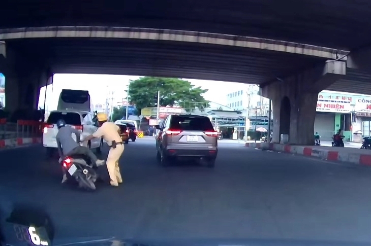 Bác thông tin “CSGT xô người đi xe máy” lan truyền trên mạng