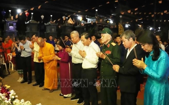 vietnamese, lao fallen heroes commemorated in vientiane picture 1 vietnamese, lao fallen heroes commemorated in vientiane picture 1