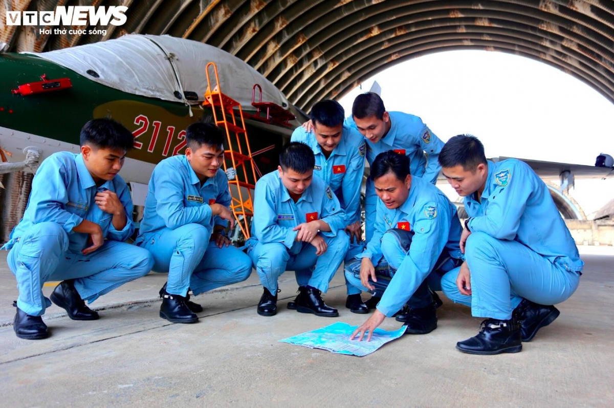 impressive acrobatics of fighter jets in training for v-day celebration picture 13