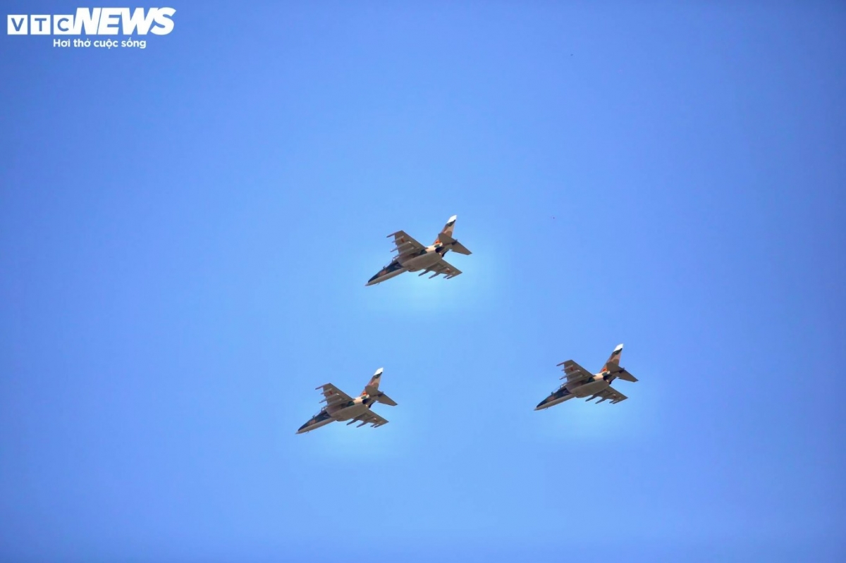 impressive acrobatics of fighter jets in training for v-day celebration picture 7