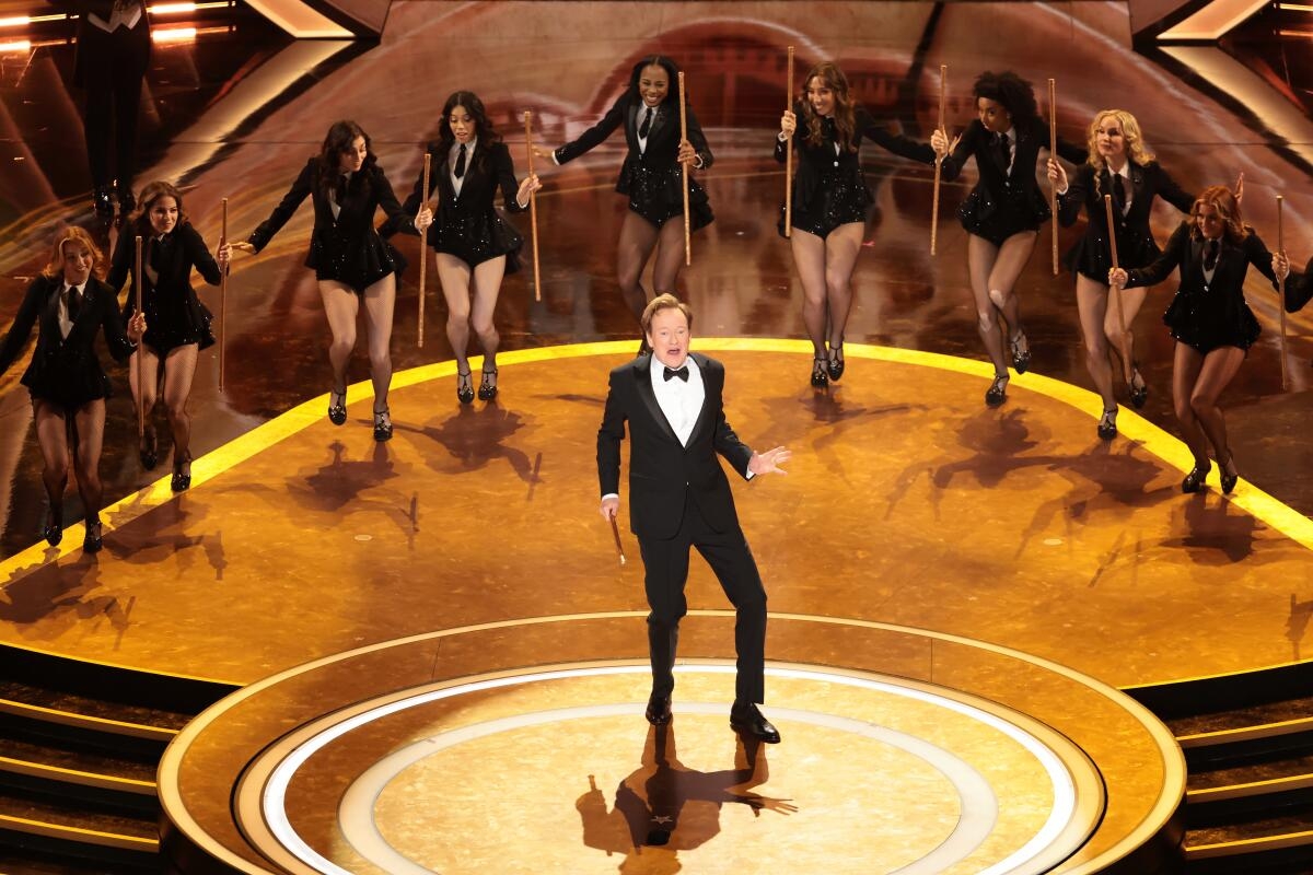 danh hai huyen thoai conan o brien duoc tra bao nhieu tien khi dan oscar 2025 hinh anh 5