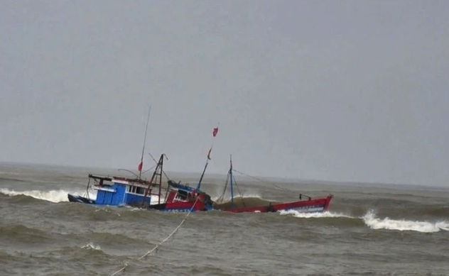 Dừng tổ chức tìm kếm 3 ngư dân mất tích trong vụ chìm tàu tại Nghệ An