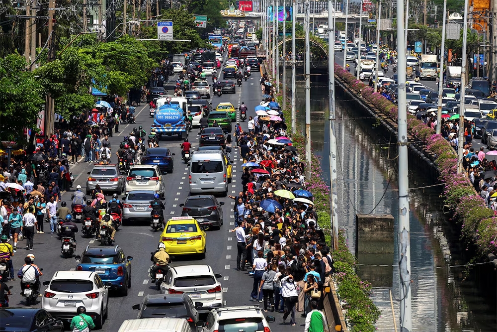 cảnh hoảng loạn ở thái lan sau trận động đất ở myanmar hình ảnh 3 canh hoang loan o thai lan sau tran dong dat o myanmar hinh anh 3