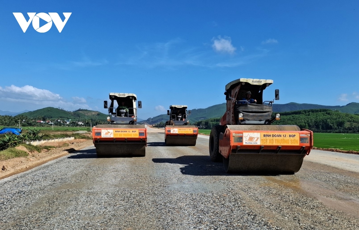 Xử lý nghiêm các nhà thầu vi phạm hợp đồng thi công các dự án cao tốc Bắc-Nam