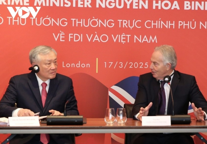 deputy pm nguyen hoa binh meets former uk prime minister picture 2