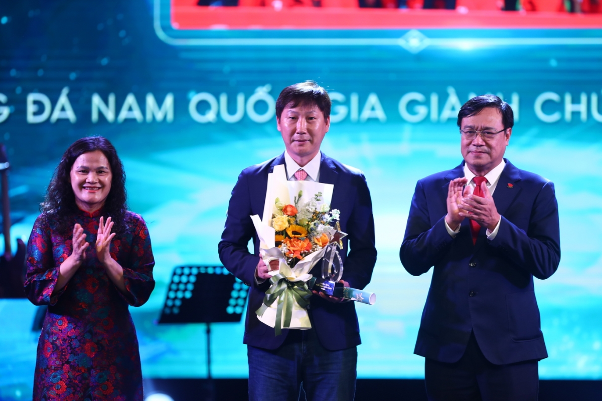 soobin ẵm liên tiếp 3 giải thưởng tại lễ trao giải cống hiến 2025 hình ảnh 7 soobin am lien tiep 3 giai thuong tai le trao giai cong hien 2025 hinh anh 7