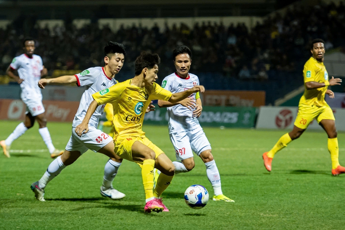 Đình triệu rực sáng, hải phòng loại thanh hóa khỏi cúp quốc gia hình ảnh 9 Dinh trieu ruc sang, hai phong loai thanh hoa khoi cup quoc gia hinh anh 9