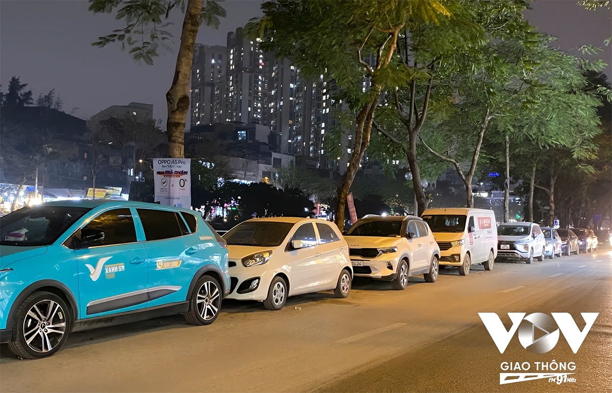 những biển cấm ở hà nội trở nên vô hình với chủ xe ô tô hình ảnh 12 nhung bien cam o ha noi tro nen vo hinh voi chu xe o to hinh anh 12