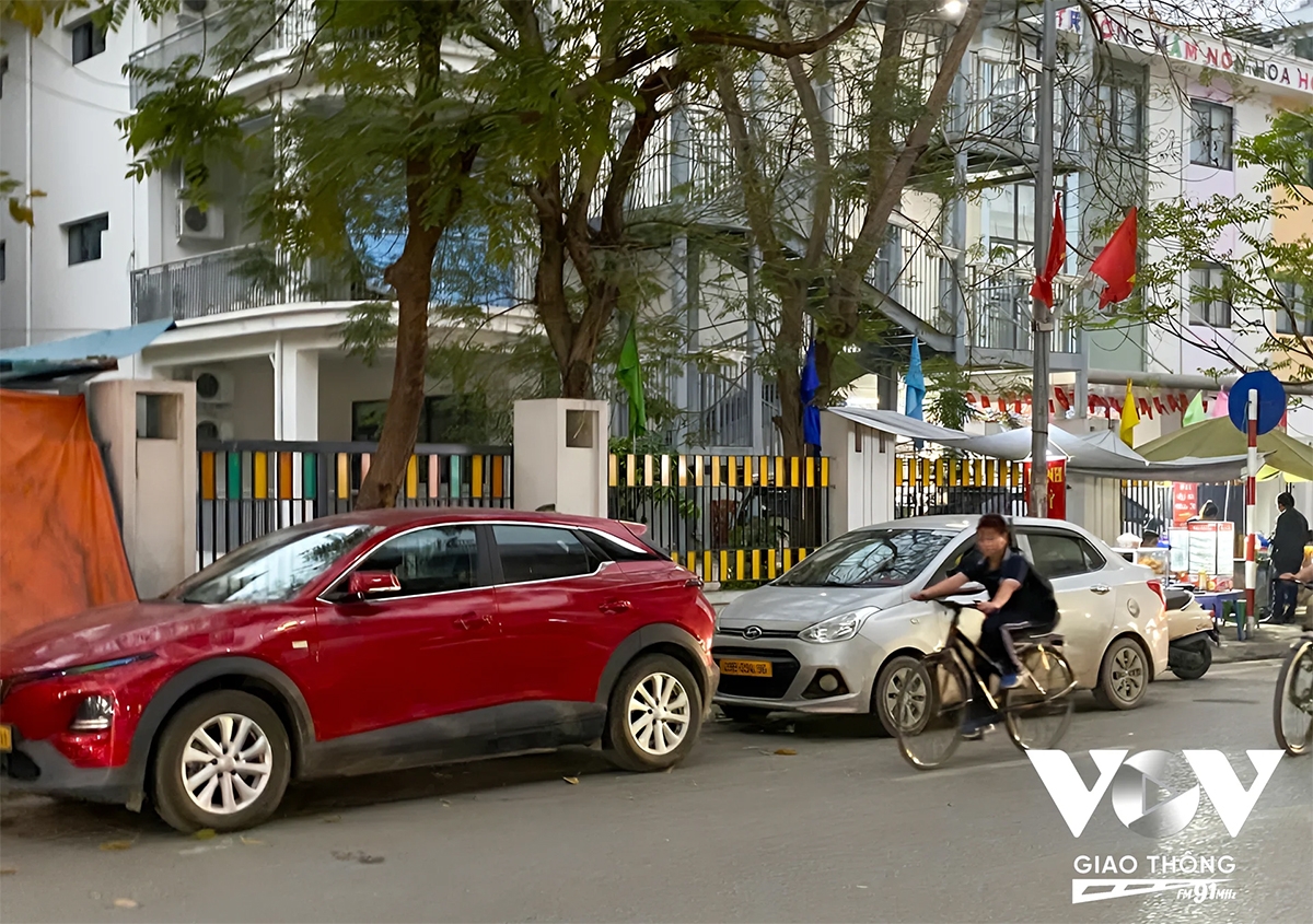 những biển cấm ở hà nội trở nên vô hình với chủ xe ô tô hình ảnh 3 nhung bien cam o ha noi tro nen vo hinh voi chu xe o to hinh anh 3