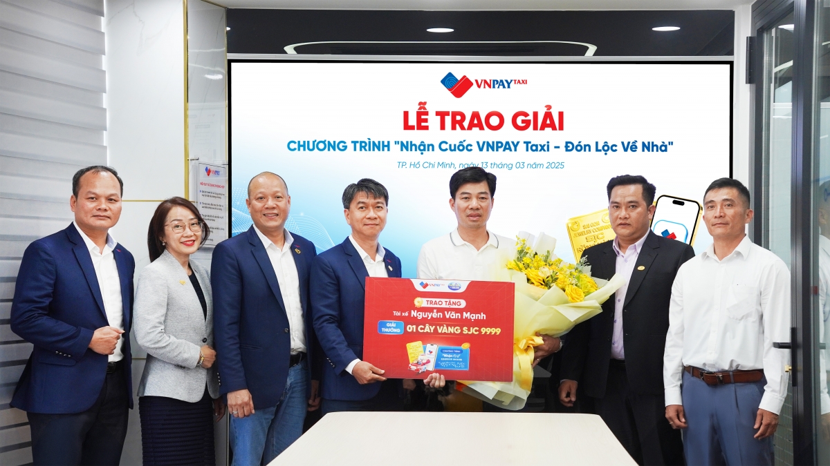 vnpay taxi choi lon trao 1 luong vang sjc cho tai xe xuat sac khu vuc bac-trung-nam hinh anh 3