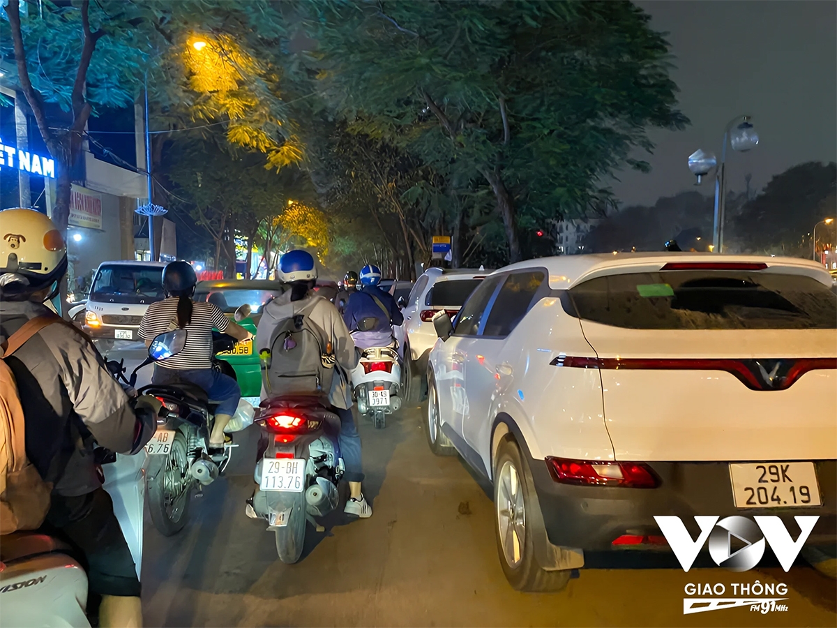 những biển cấm ở hà nội trở nên vô hình với chủ xe ô tô hình ảnh 13 nhung bien cam o ha noi tro nen vo hinh voi chu xe o to hinh anh 13