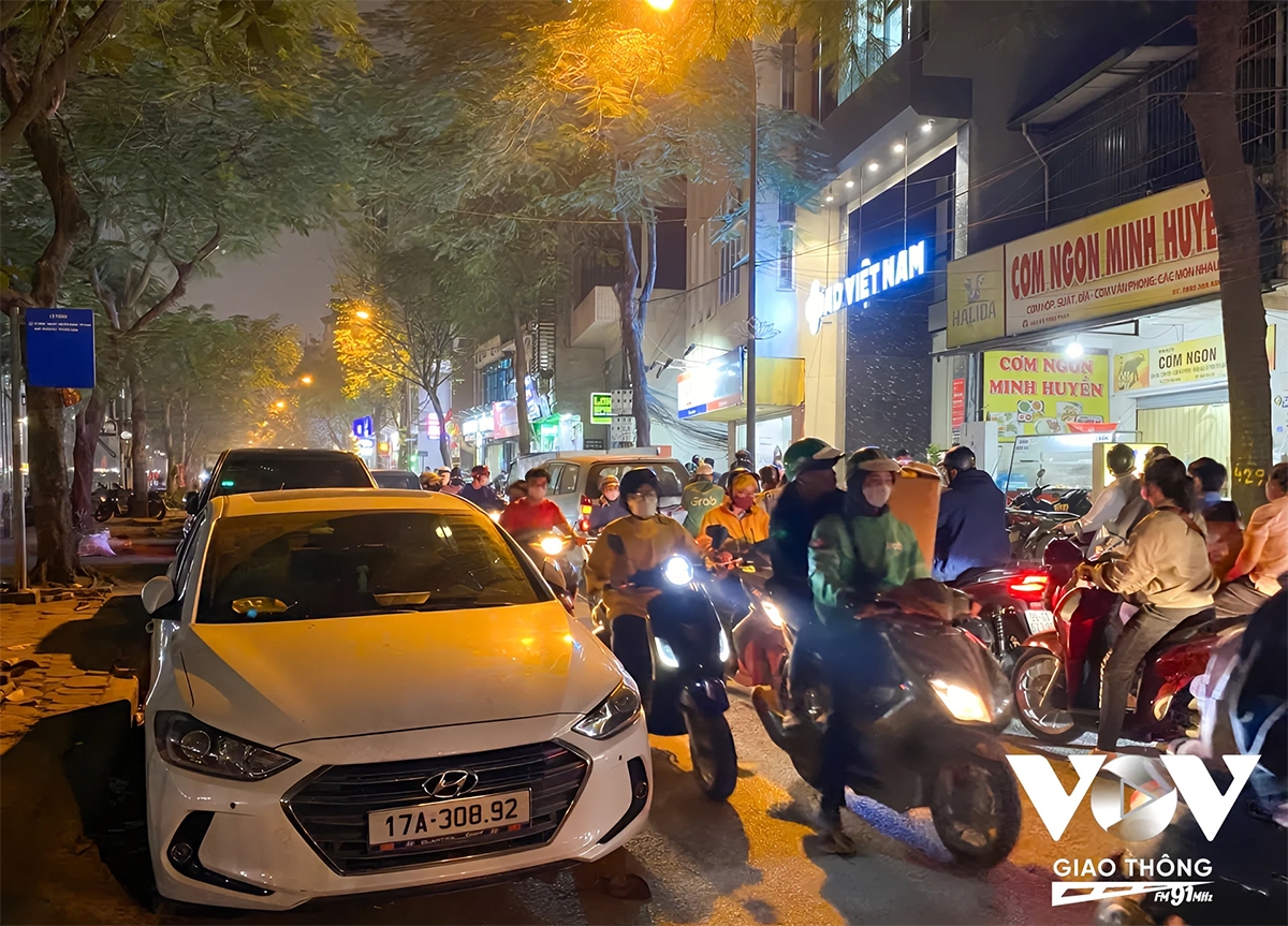 những biển cấm ở hà nội trở nên vô hình với chủ xe ô tô hình ảnh 14 nhung bien cam o ha noi tro nen vo hinh voi chu xe o to hinh anh 14