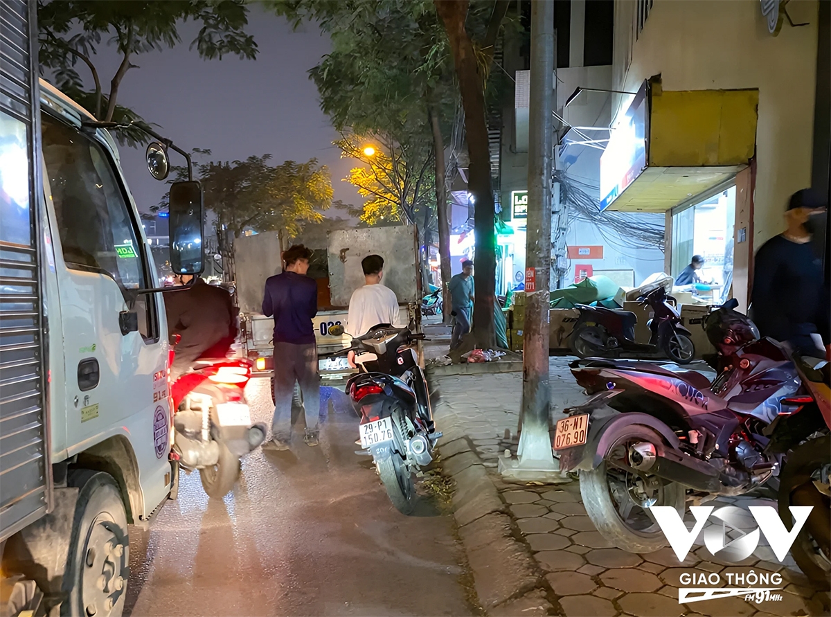 những biển cấm ở hà nội trở nên vô hình với chủ xe ô tô hình ảnh 15 nhung bien cam o ha noi tro nen vo hinh voi chu xe o to hinh anh 15