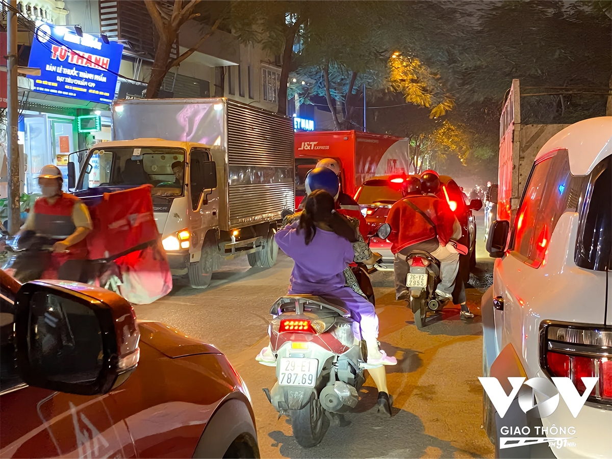 những biển cấm ở hà nội trở nên vô hình với chủ xe ô tô hình ảnh 16 nhung bien cam o ha noi tro nen vo hinh voi chu xe o to hinh anh 16