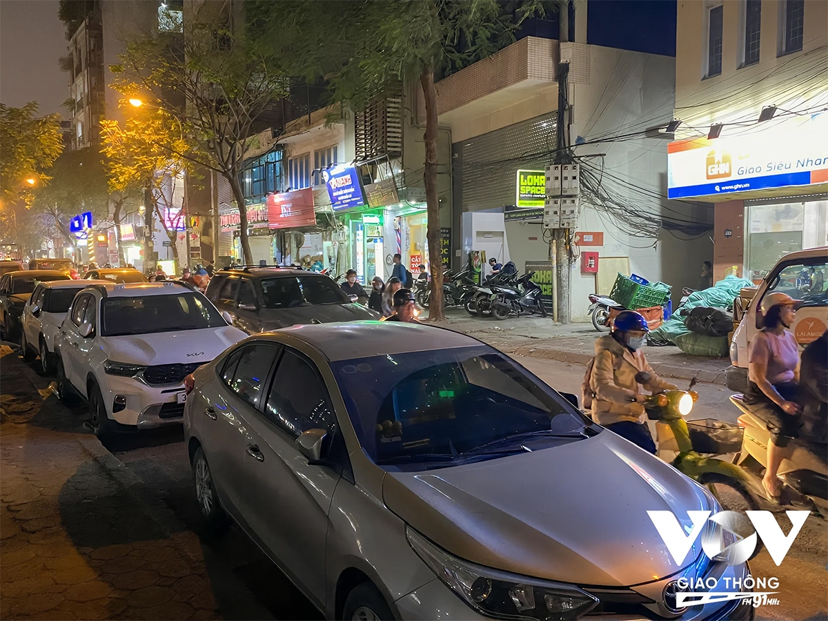 những biển cấm ở hà nội trở nên vô hình với chủ xe ô tô hình ảnh 17 nhung bien cam o ha noi tro nen vo hinh voi chu xe o to hinh anh 17