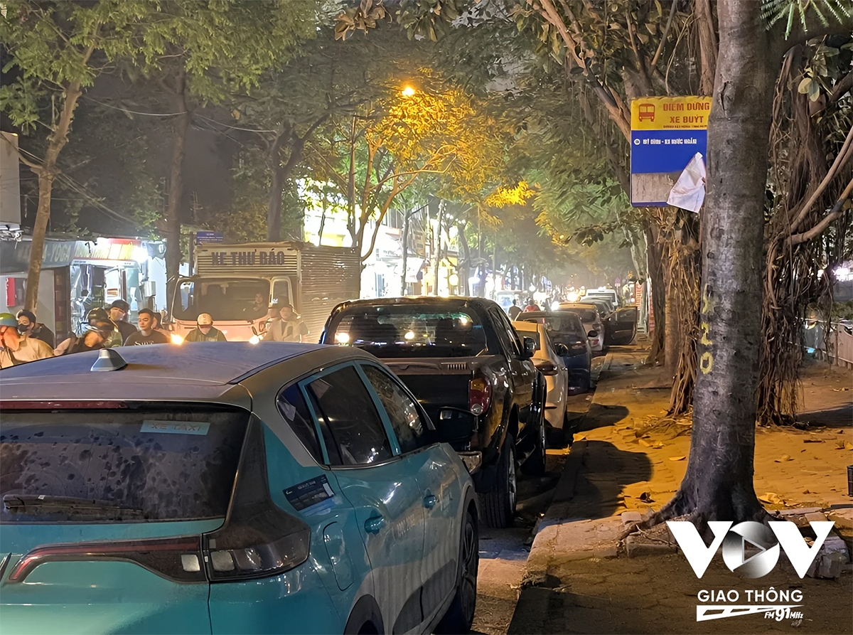 những biển cấm ở hà nội trở nên vô hình với chủ xe ô tô hình ảnh 18 nhung bien cam o ha noi tro nen vo hinh voi chu xe o to hinh anh 18