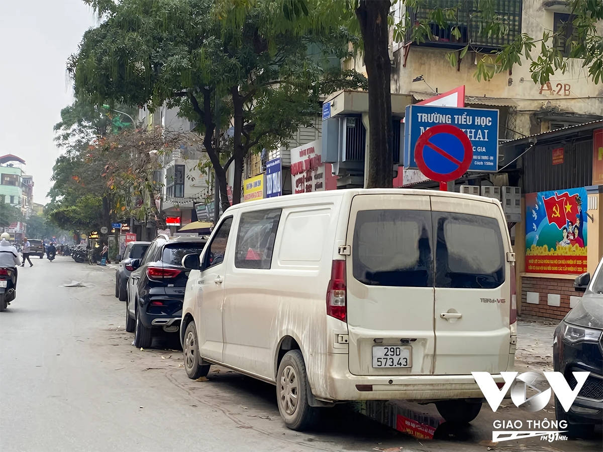 những biển cấm ở hà nội trở nên vô hình với chủ xe ô tô hình ảnh 19 nhung bien cam o ha noi tro nen vo hinh voi chu xe o to hinh anh 19