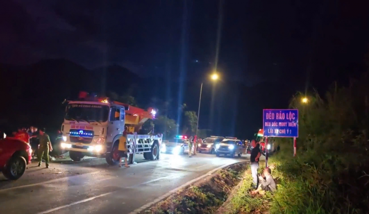 xe khách lao xuống vực đèo bảo lộc khiến 1 người chết, 3 người bị thương nặng hình ảnh 2 xe khach lao xuong vuc deo bao loc khien 1 nguoi chet, 3 nguoi bi thuong nang hinh anh 2