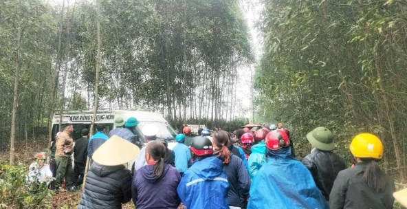 Đưa tang anh trai, em trai bị xe cán tử vong