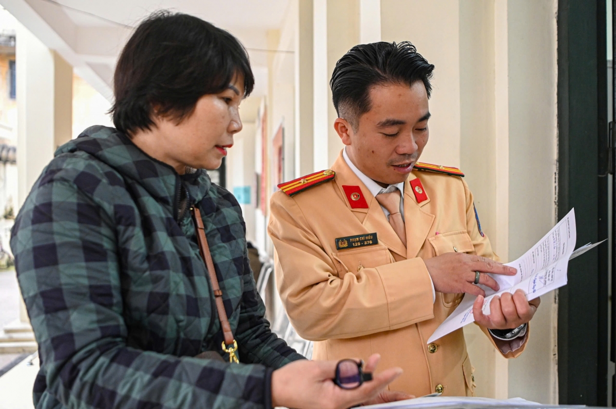 csgt ưu tiên tra soát dữ liệu giấy phép lái xe trên phần mềm trực tuyến hình ảnh 2 csgt uu tien tra soat du lieu giay phep lai xe tren phan mem truc tuyen hinh anh 2
