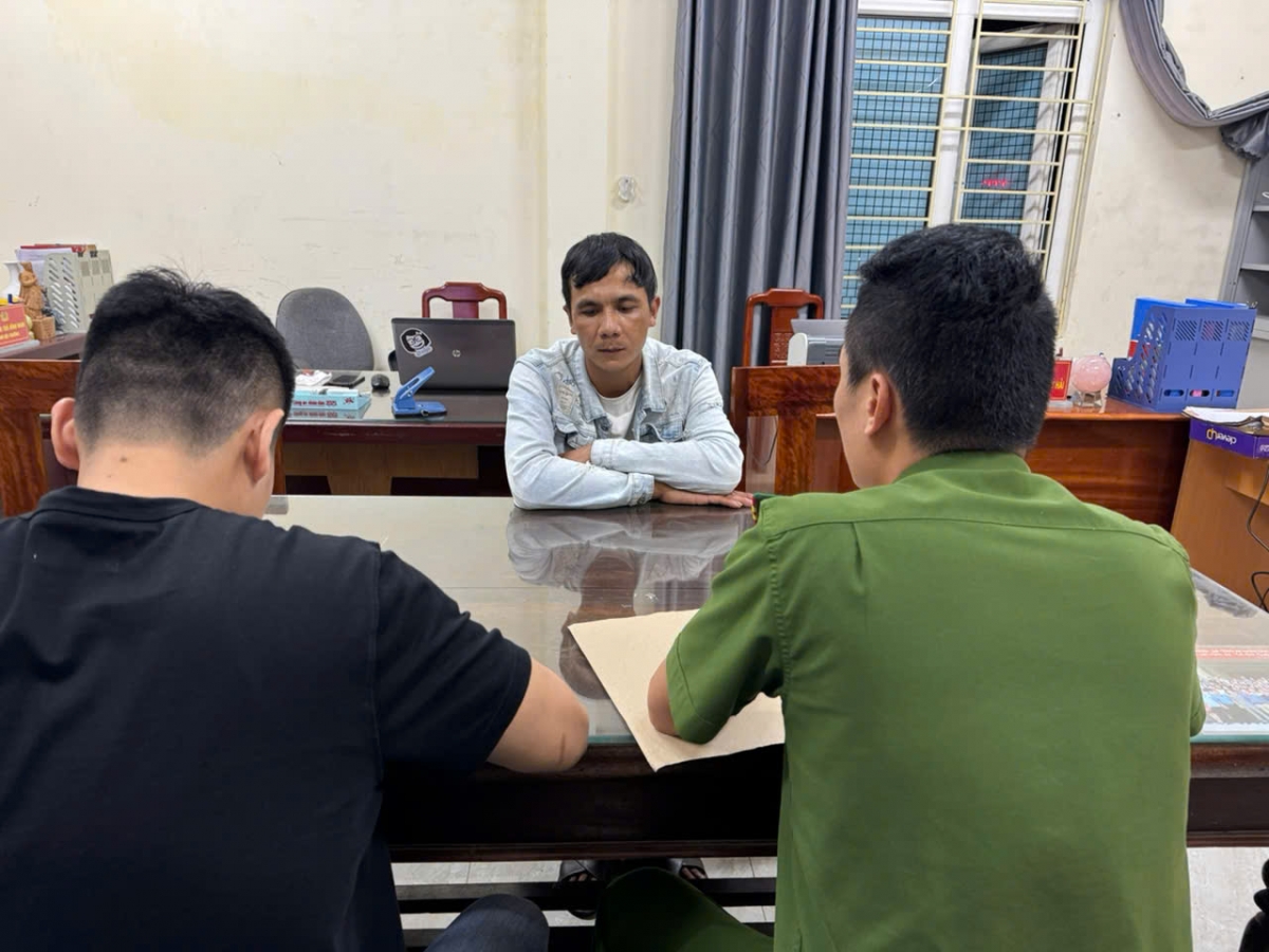tạm giữ đối tượng thực hiện 3 vụ cướp dây chuyền của học sinh hình ảnh 1 tam giu doi tuong thuc hien 3 vu cuop day chuyen cua hoc sinh hinh anh 1