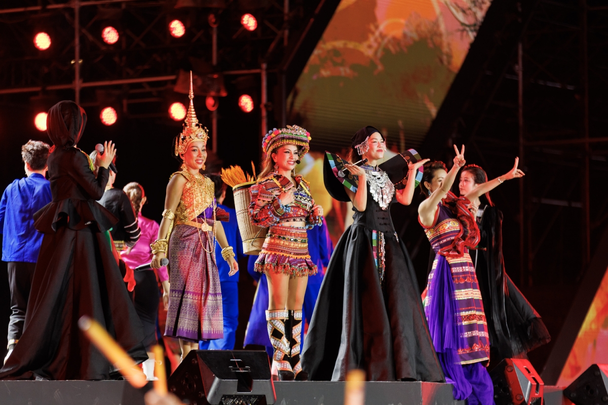 48 ngôi sao tỏa sáng trong chị đẹp concert , khán giả đã mắt, đã tai hình ảnh 8 48 ngoi sao toa sang trong chi dep concert , khan gia da mat, da tai hinh anh 8