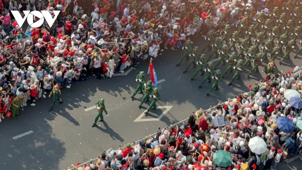 national-level military parade celebrating 50 years vietnam s national reunification picture 1