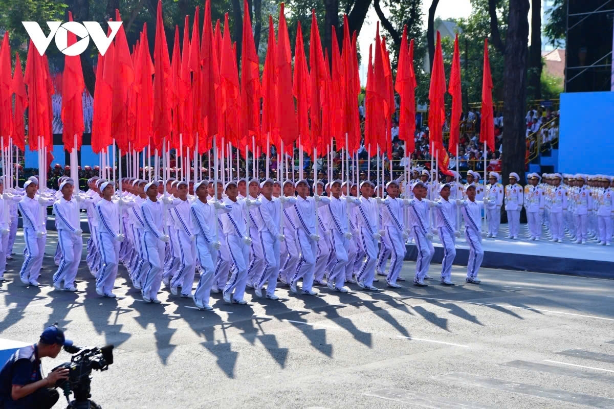 national-level military parade celebrating 50 years vietnam s national reunification picture 11