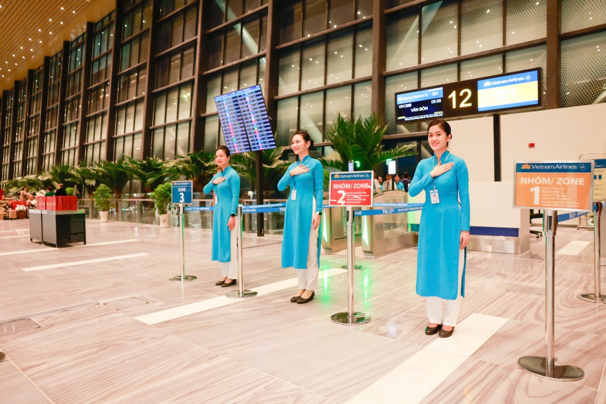 những hành khách của vietnam airlines xông đất t3 tân sơn nhất hình ảnh 12 nhung hanh khach cua vietnam airlines xong dat t3 tan son nhat hinh anh 12