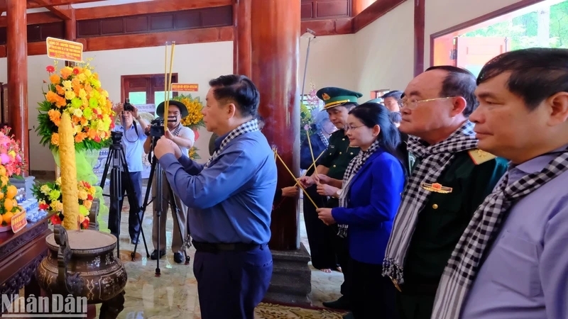 Ông nguyễn trọng nghĩa thăm các điểm di tích quốc gia đặc biệt tại bình phước hình ảnh 1 Ong nguyen trong nghia tham cac diem di tich quoc gia dac biet tai binh phuoc hinh anh 1