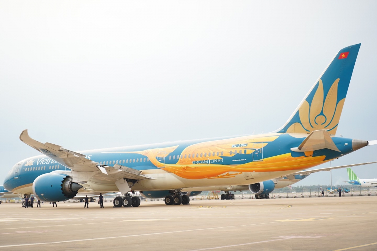 Vietnam Airlines ra mắt máy bay có hình chim Lạc, chào mừng 30 năm thành lập