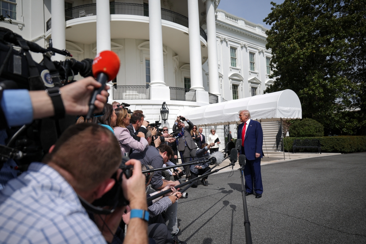 Phản ứng đầu tiên của ông Trump sau tuyên bố áp thuế làm chao đảo thế giới