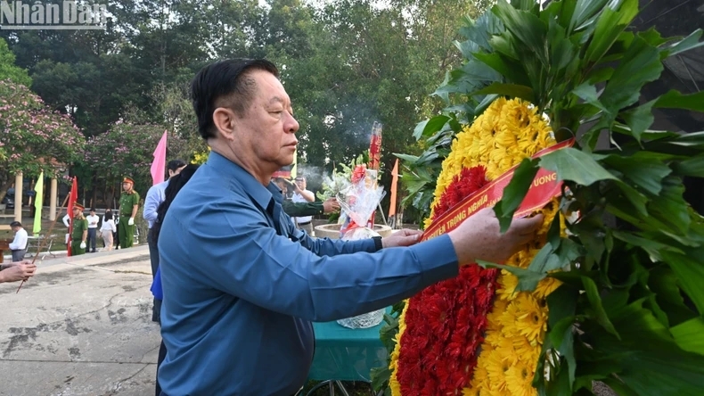 Ông nguyễn trọng nghĩa thăm các điểm di tích quốc gia đặc biệt tại bình phước hình ảnh 2 Ong nguyen trong nghia tham cac diem di tich quoc gia dac biet tai binh phuoc hinh anh 2