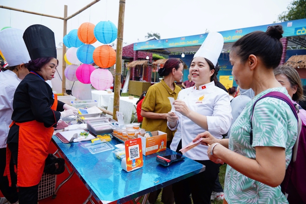 khai mạc festival phở 2025 Đậm đà hương vị truyền thống sống động trải nghiệm số hình ảnh 2 khai mac festival pho 2025 Dam da huong vi truyen thong song dong trai nghiem so hinh anh 2