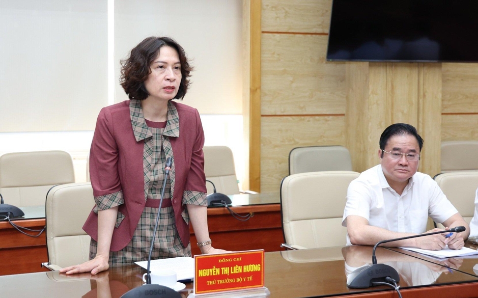 bo y te tiep nhan nua trieu lieu vaccine soi do fpt long chau trao tang hinh anh 2