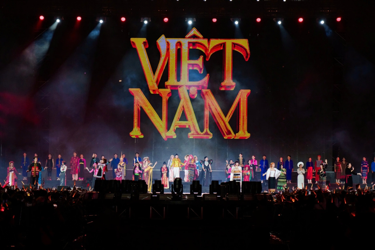 chi Dep concert gay sot voi man lay co dong nhat tu truoc den nay hinh anh 3
