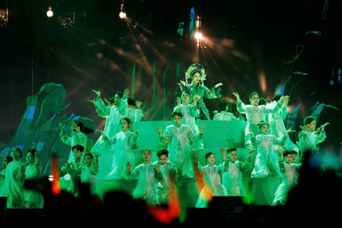 chi Dep concert gay sot voi man lay co dong nhat tu truoc den nay hinh anh 2
