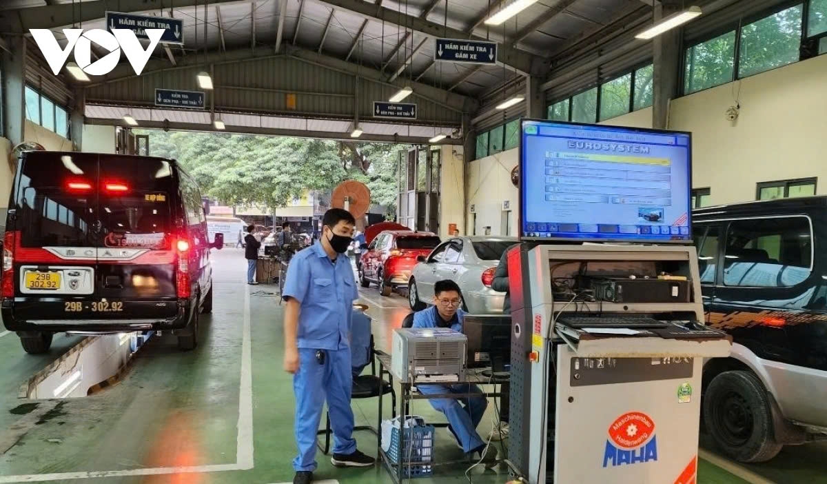 vẫn còn đăng kiểm viên thái độ không đúng mực, sách nhiễu chủ xe hình ảnh 1 van con dang kiem vien thai do khong dung muc, sach nhieu chu xe hinh anh 1